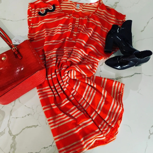 Old Navy dress with cinched waist beautiful condition - Picture 2 of 2